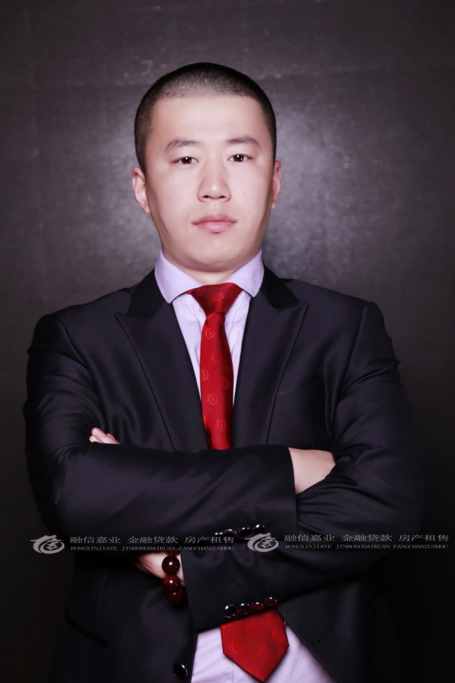 陈亚龙（董事兼总经理）