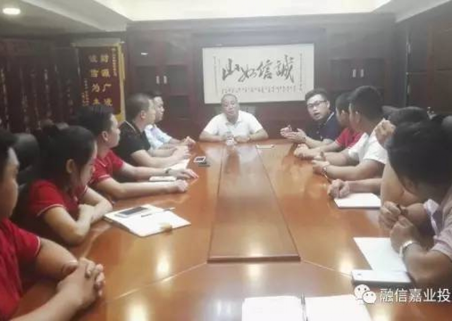 Hand in hand, brilliant, concerted efforts, family hearts